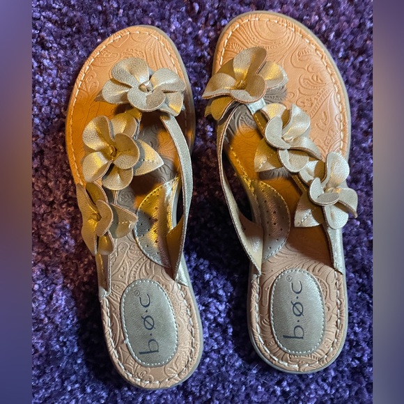 b.o.c. Shoes - b.o.c. Women’s Gold Floral Sandals